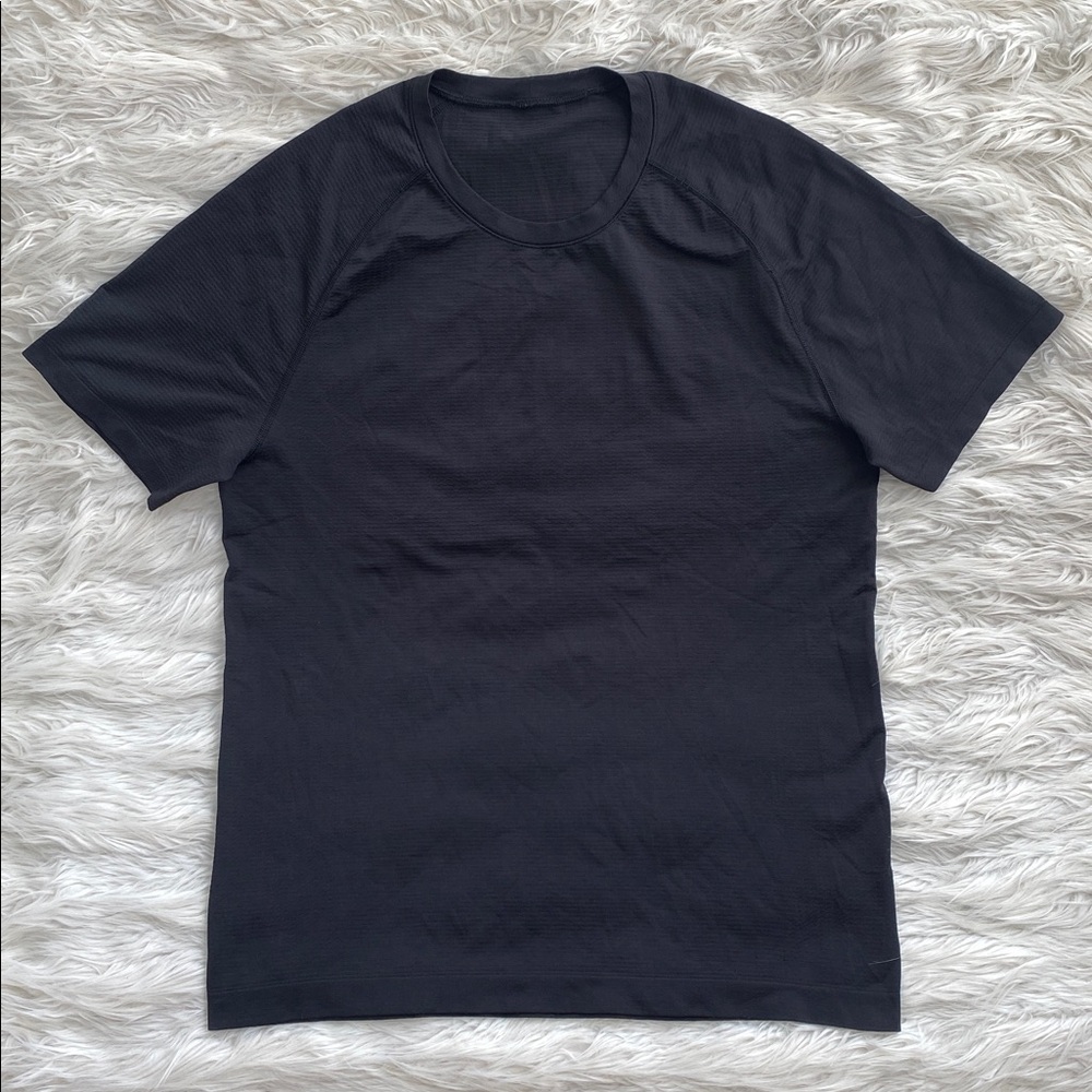 Lululemon | Black Metal Vent Short Sleeve Shirt